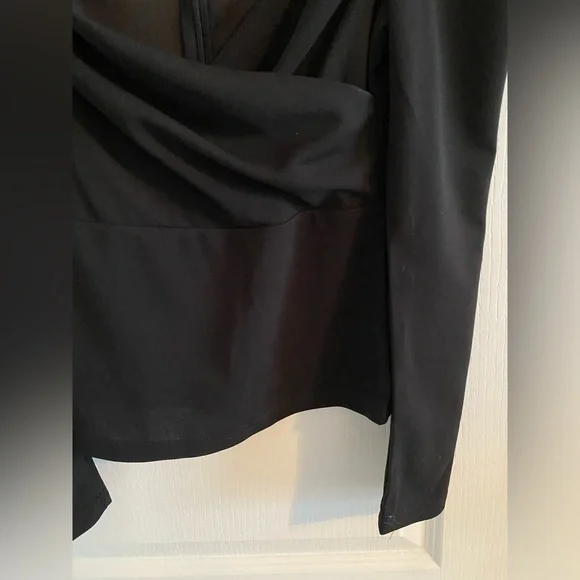 Black Top- Never Worn - Picture 5 of 6
